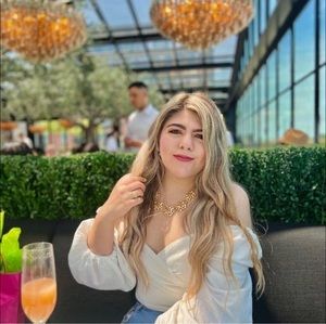 Meet your Posher, Maria